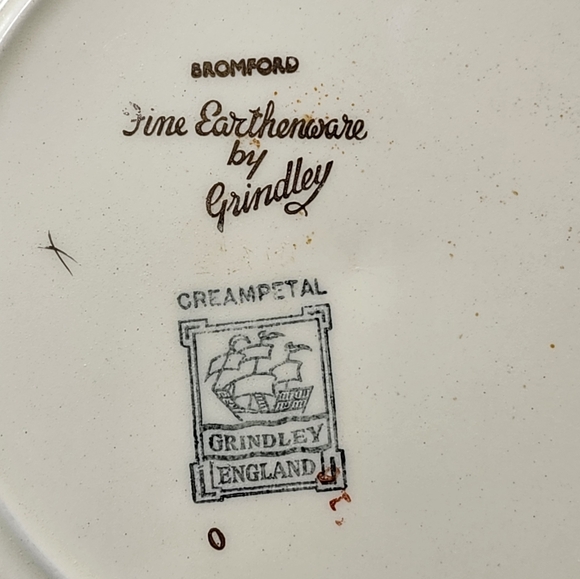 Fine Earthernware by Grindley Cream Petal Dinner Plate - Picture 11 of 11